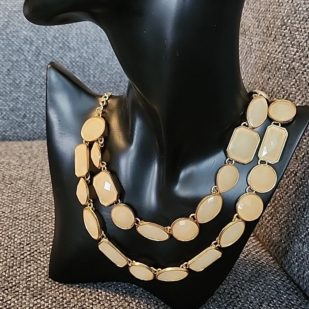 Gold statment necklace - Picture 1 of 4